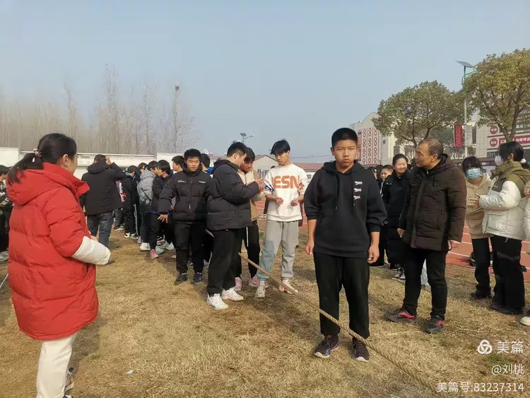 "迎新年,庆元旦"挖沟中学拔河比赛